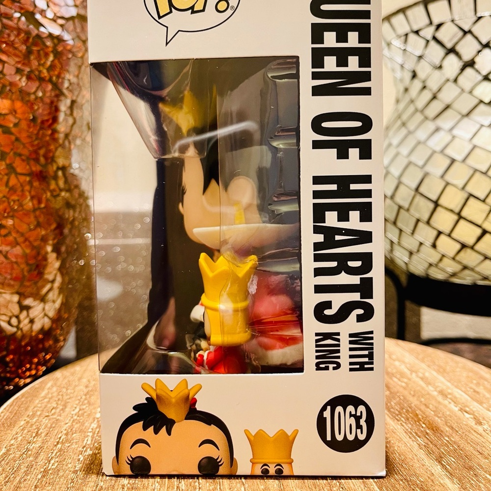 ♥️Alice in Wonderland♥️ 70th Anniversary- Queen Of Hearts with King #106… - Picture 11 of 14